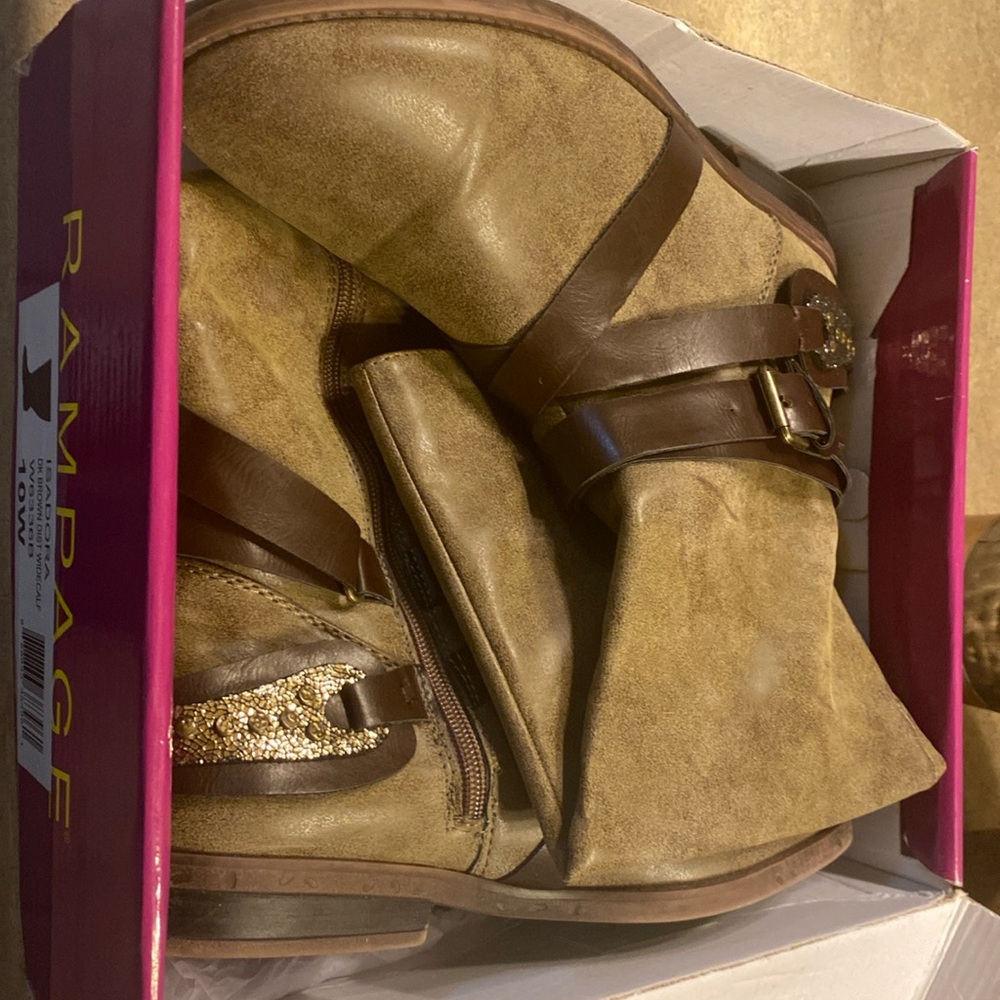 Women’s size 10W long boot.